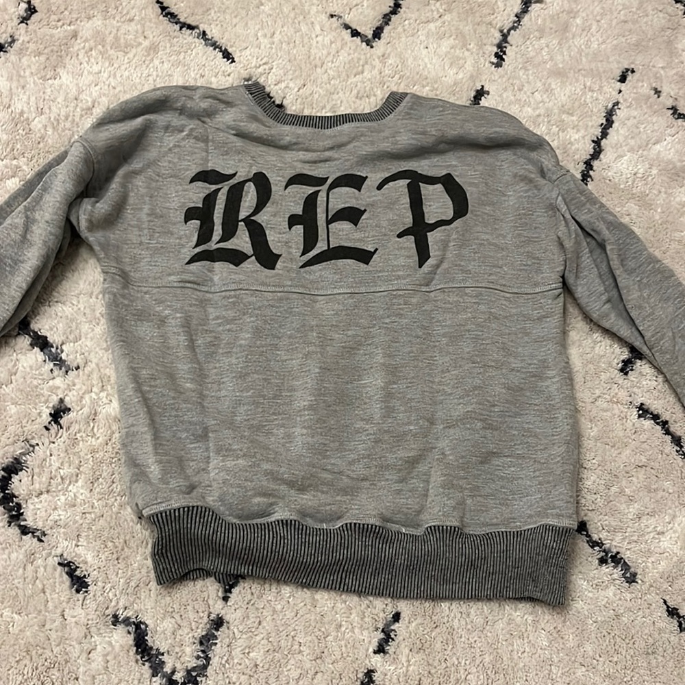 Gray Taylor Swift Reputation Crewneck woman’s small